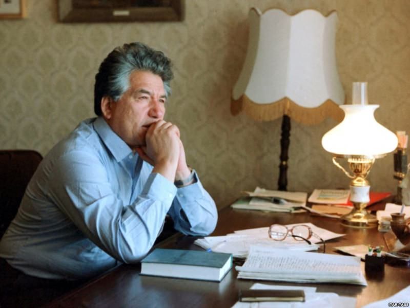 Álem ádebıeti. Stýdent jáne esek