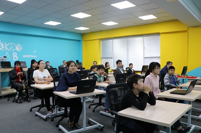 Almatydaǵy oqýshylar saraıynyń bazasynda IT-synyptary ashyldy