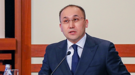 Dáýren Abaev aýyl men qala arasyndaǵy «sıfrlyq alshaqtyqty» joıý jolyn atady