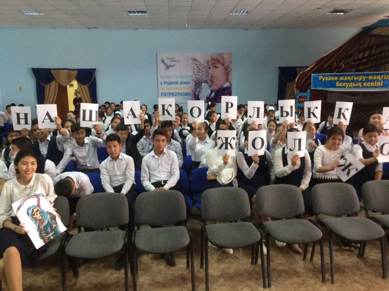 Jańaózendik polıseıler mektep oqýshylaryna salaýattylyq jaıynda keńes berdi