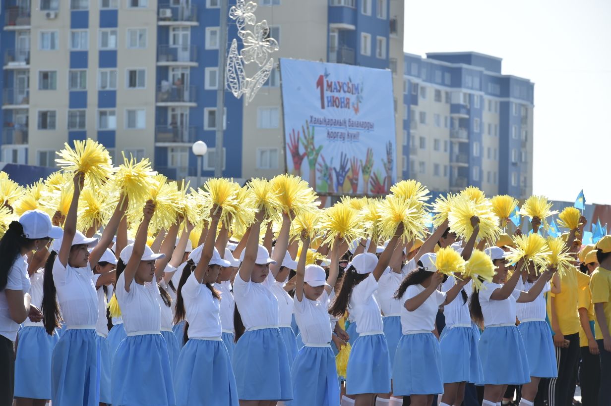 Astanada balalar men jastardyń mýzykalyq orkestrleri men ansamblderiniń sherýi ótti
