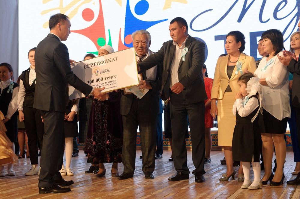 «Mereıli otbasy» – ónegeli urpaq tárbıelegen otbasy