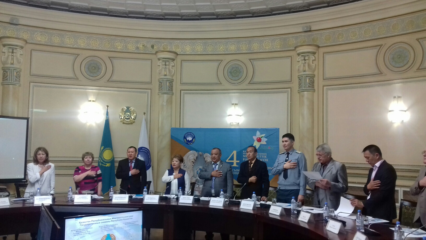 Almatyda rámizder kúnine arnalǵan dóńgelek ústel ótti