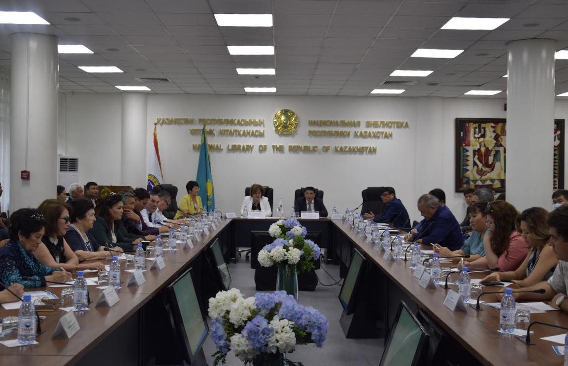 Almatyda kásipodaqtar merekesi atap ótildi