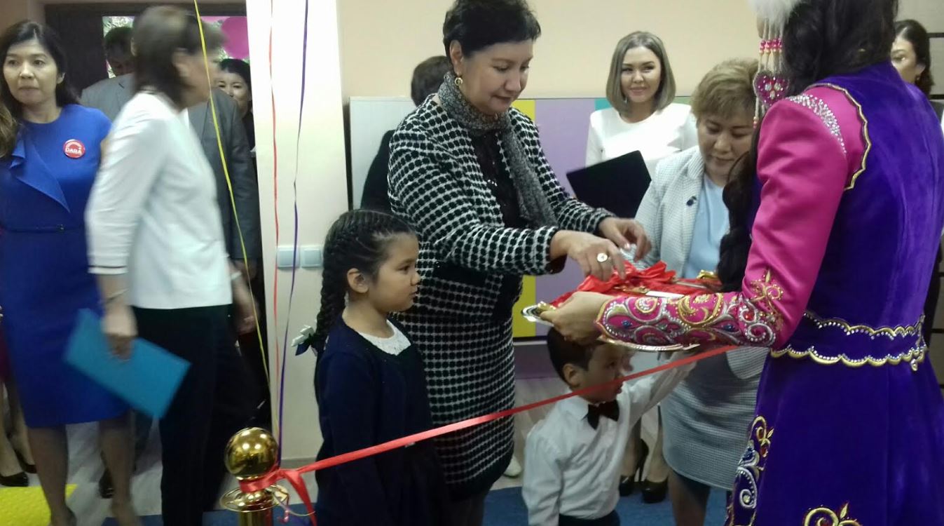 Qamqorlyqqa muqtaj balalar ýnıversıtet aıasynda ashylǵan ortalyqta bilim alatyn bolady