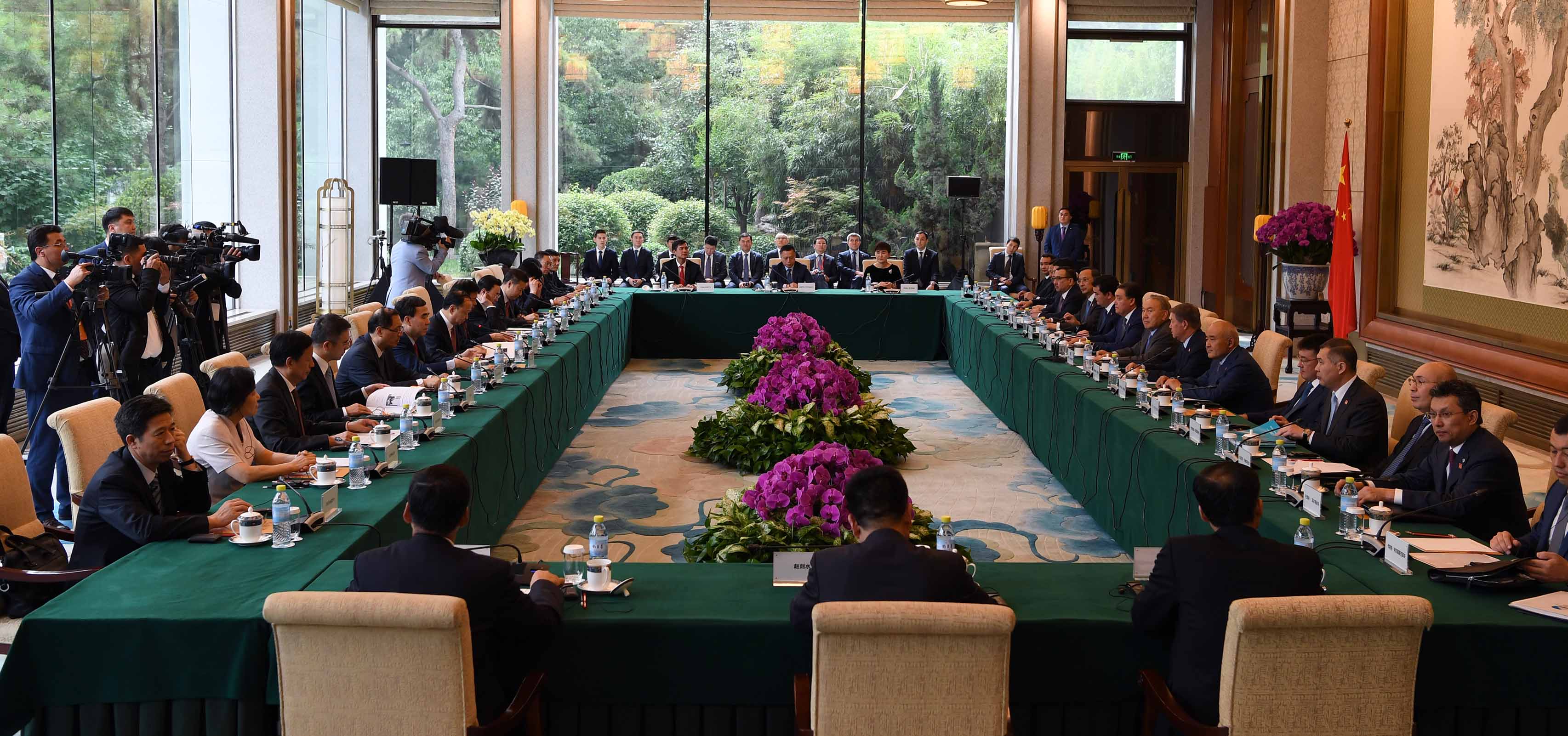 Elbasy Qytaı Halyq Respýblıkasynyń isker toptar ókilderimen kezdesti