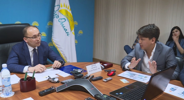 Aqparat jáne kommýnıkasııalar mınıstri «Nur Otan» partııasynda qoǵamdyq qabyldaý ótkizdi