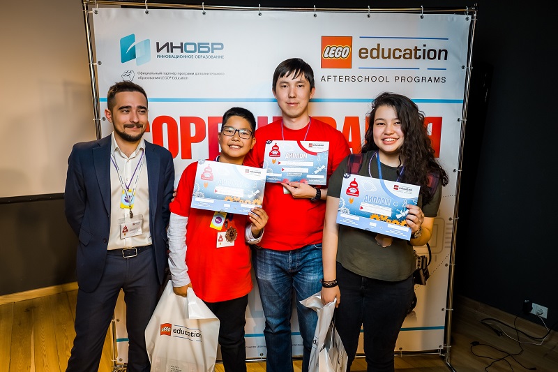 Qazaqstannyń jas ınjenerleri Máskeýde top jardy