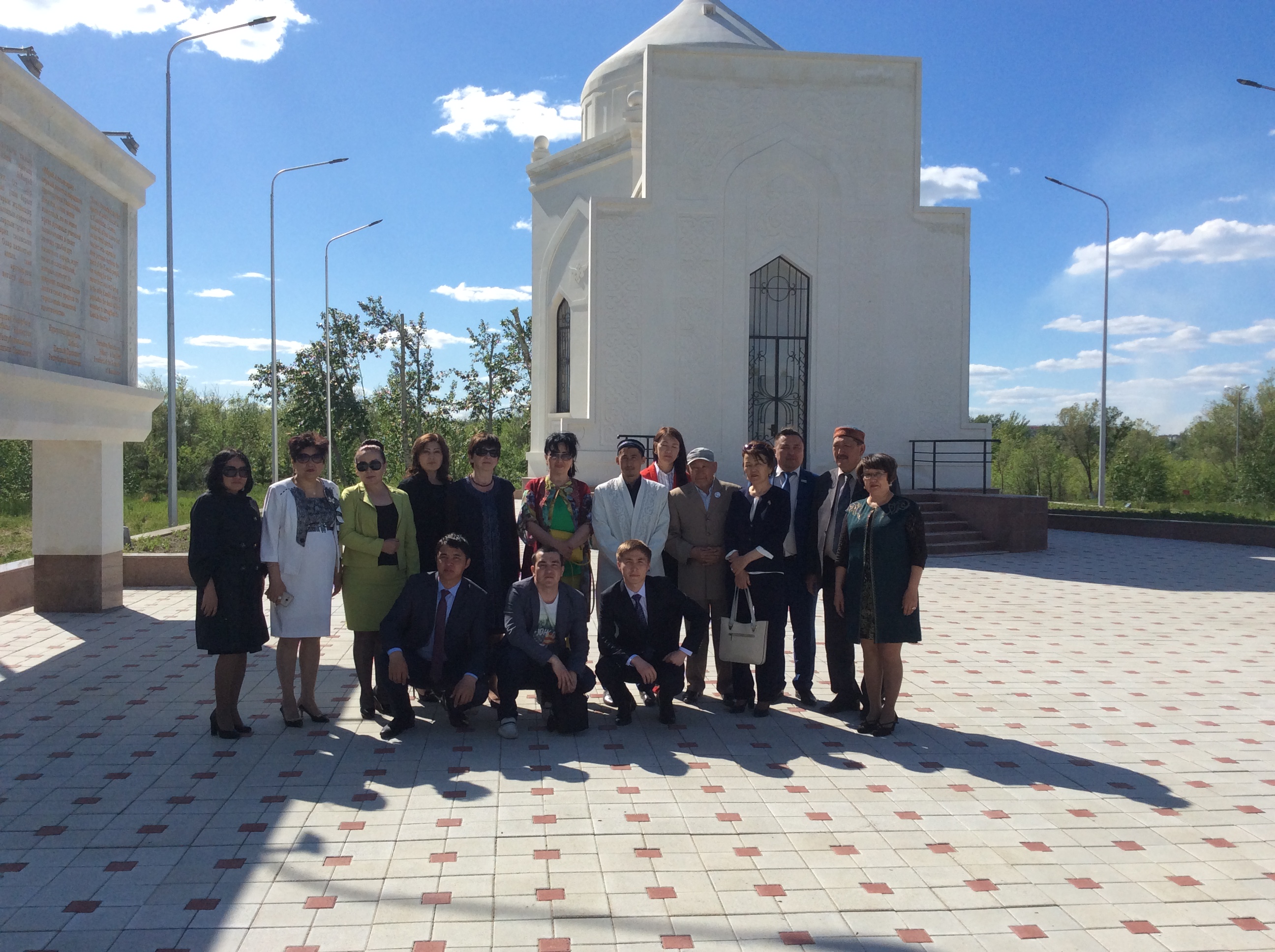 Reseılik qazaqtar Qostanaıdaǵy kıeli jerlerdi aralady