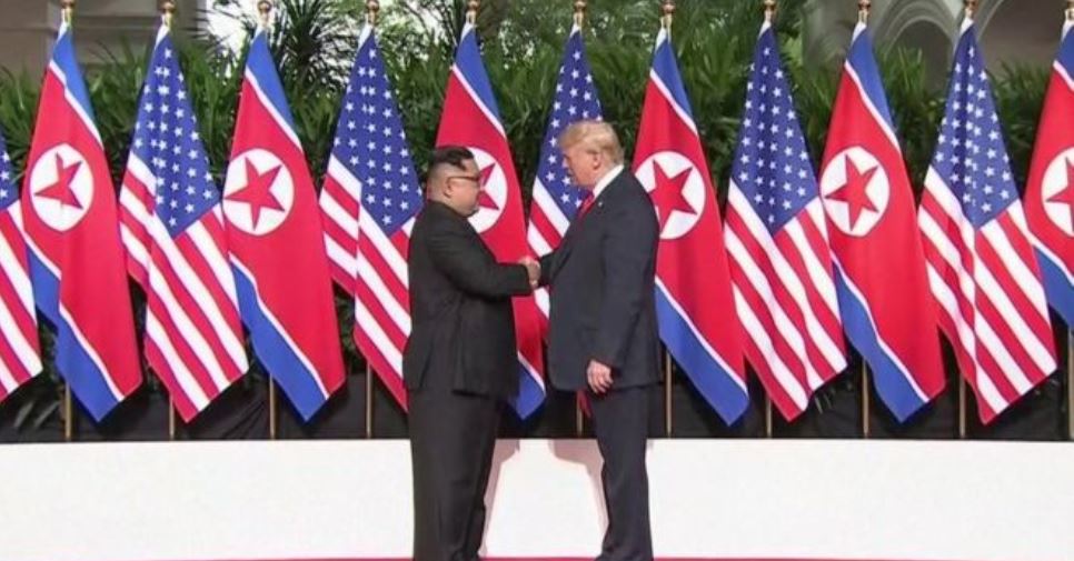 Donald Tramp pen Kım Chen Yn kezdesti