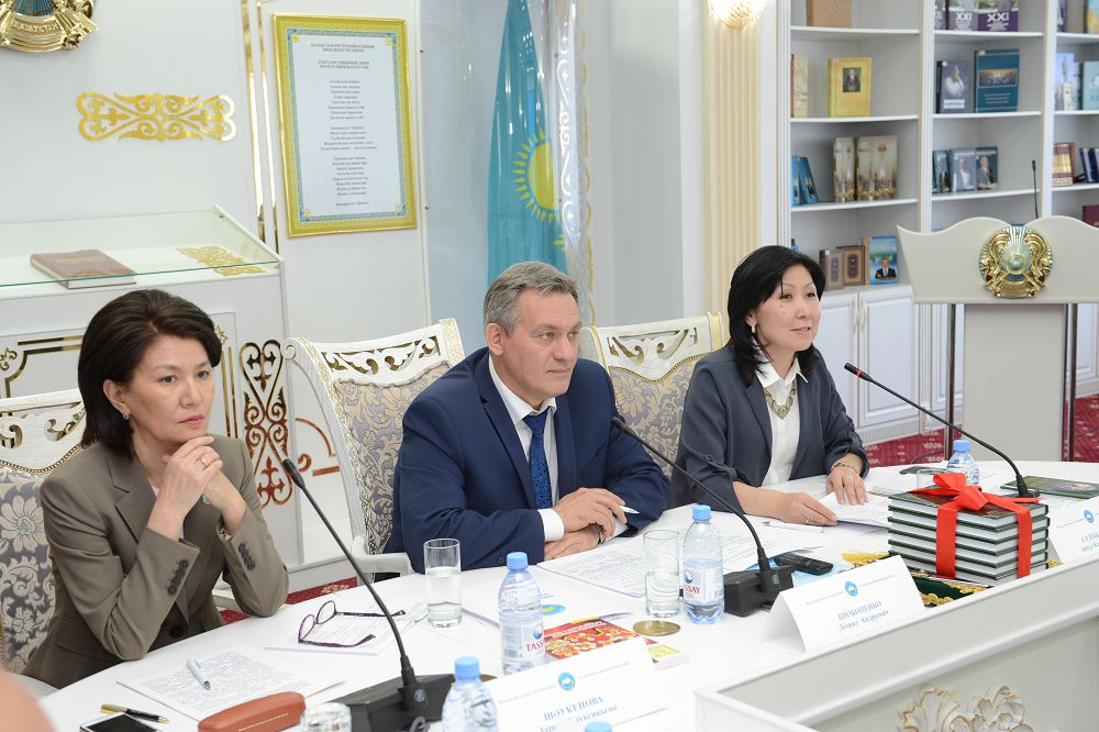 QHA Ǵylymı sarapshylyq keńesiniń keńeıtilgen otyrysy ótti