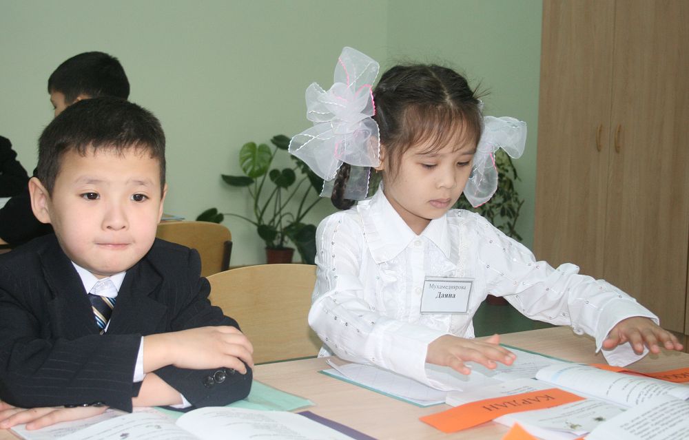 «Qazaq tili» pániniń jańartylǵan oqý baǵdarlamasynda kemshilik kóp