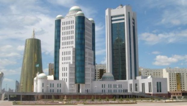 Senatorlar temirjoldaǵy mashına jasaý salasyn damytý máselelerin talqylady