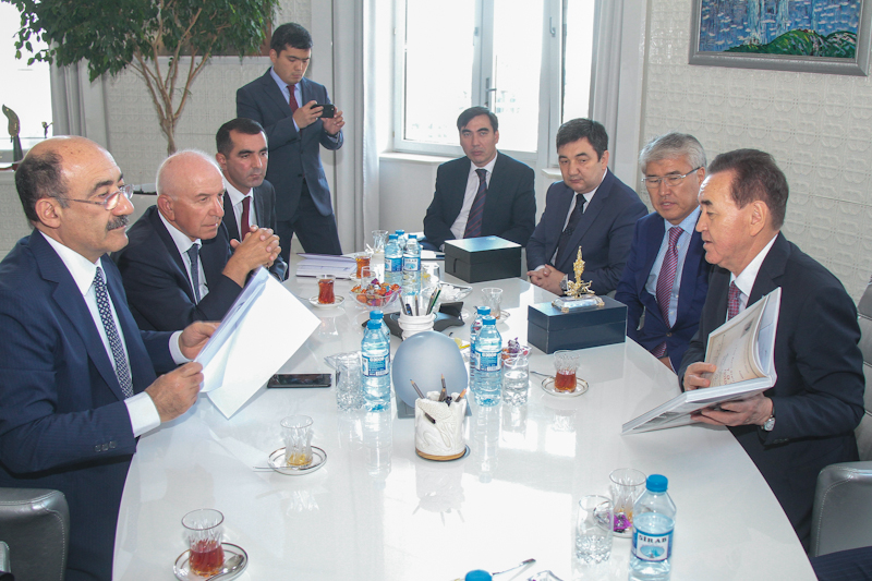 QR Prezıdenti Keńsesiniń basshysy Ázerbaıjan Mádenıet mınıstrimen kezdesti