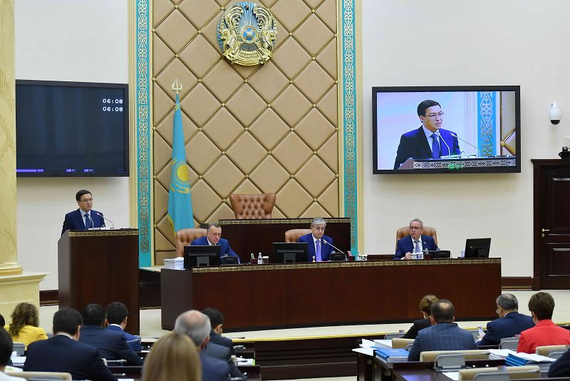 Senattyń jalpy otyrysynda qandaı máseleler talqylandy?