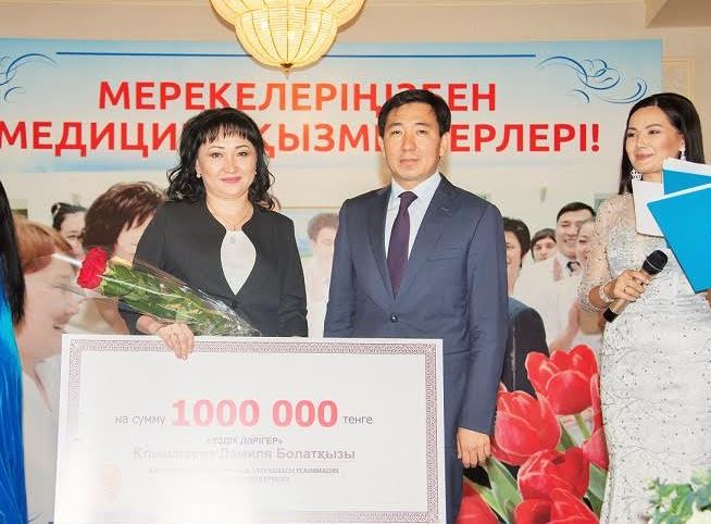 Almaty oblysynyń úzdik medısına qyzmetkerine 1 mıllıon teńge berildi