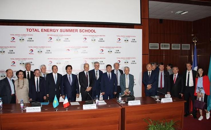 Almatyda Total Enerdjı Jazǵy mektebi aıaqtaldy