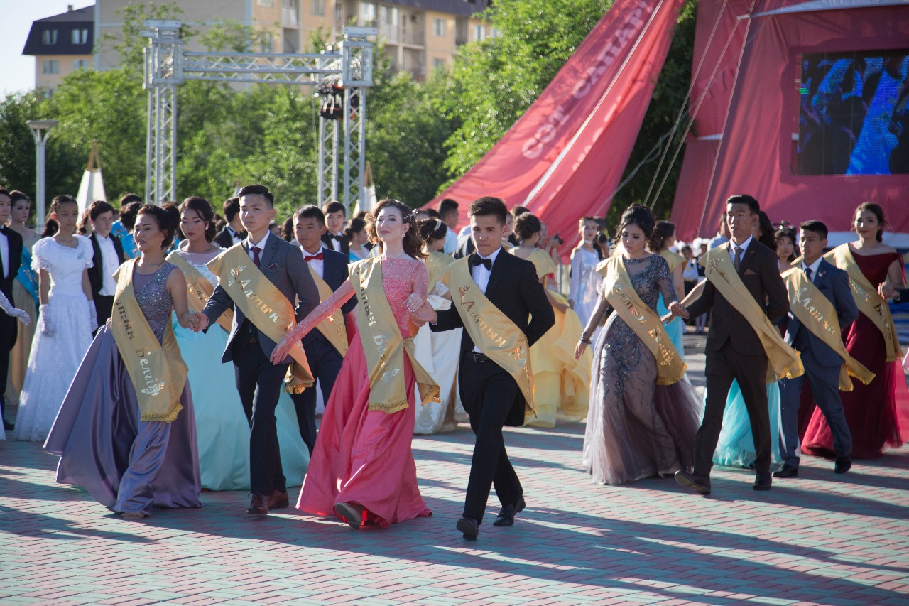 Atyraý oblysynda 154 jas túlek "Altyn belgi" ıegeri atandy
