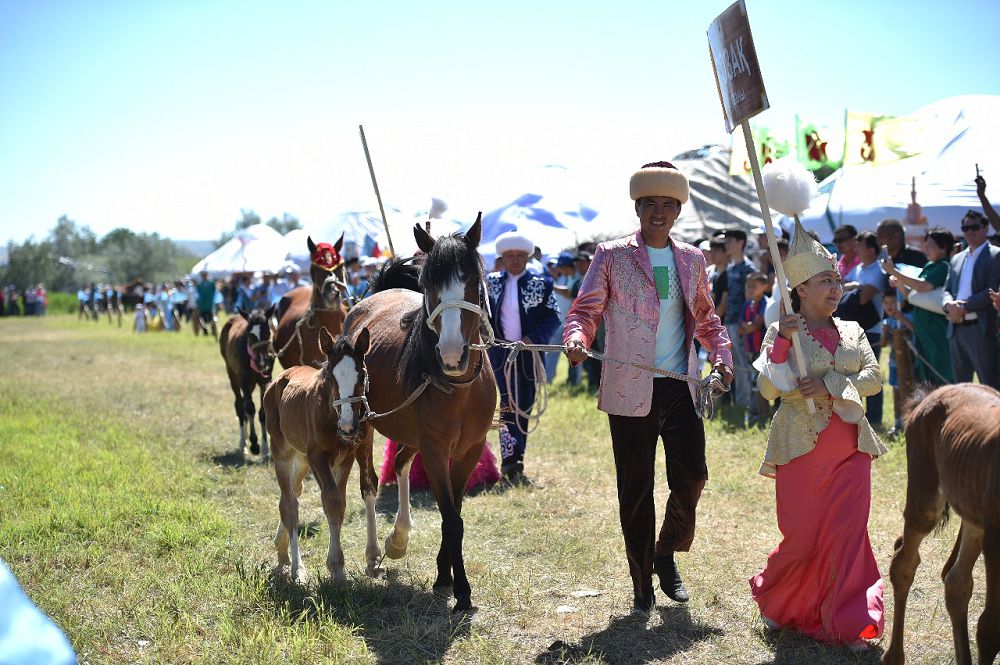 Taý baýraıynda baptalǵan bal qymyz