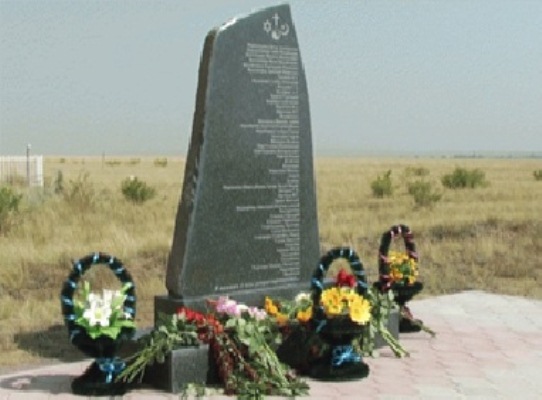 SQO-nyń Bostandyq aýylynda qýǵyn-súrgin qurbandaryna arnap eskertkish-taqta ornatyldy