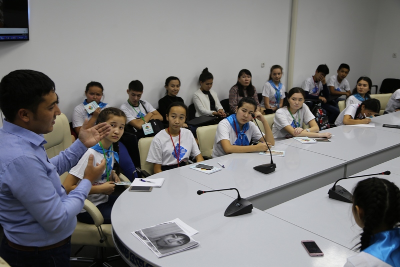 Tárbıe tálimi: Birigip izdený oqýshynyń senimin arttyrady