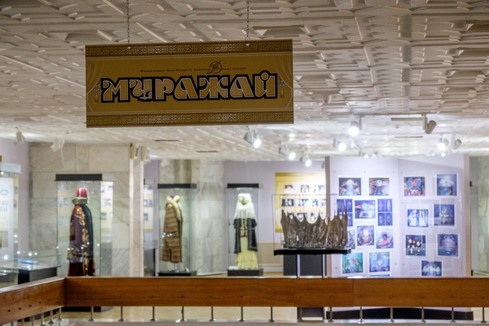 M.Áýezov atyndaǵy drama teatry mýzeıinde 300 myńnan astam jádi­ger saq­talǵan