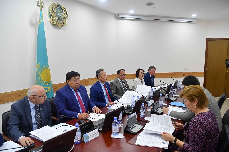 Advokattyq qyzmet jáne zań kómegi máseleleri boıynsha ózgerister qaraldy