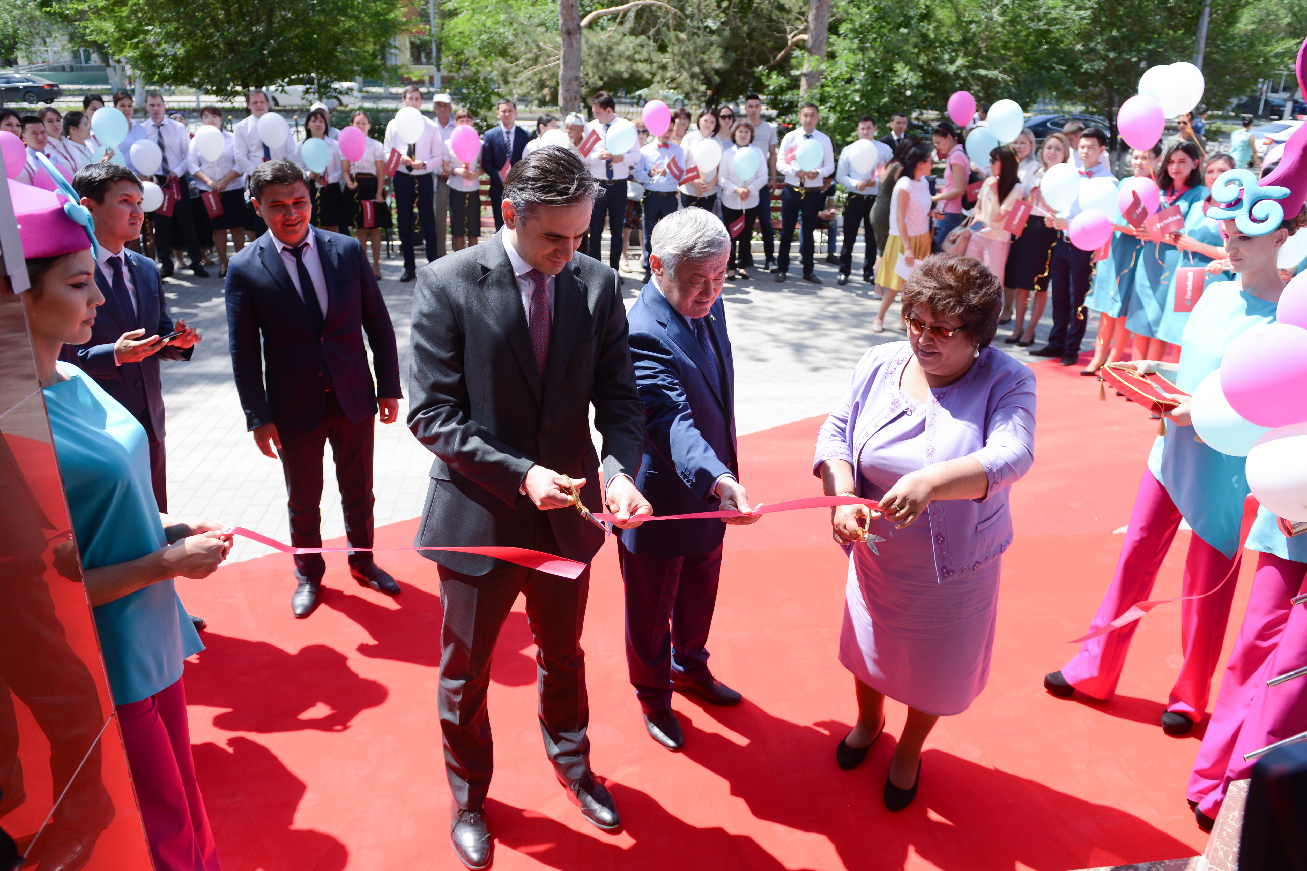 Aqtóbe oblysynda qarjy uıymynyń ozyq tehnologııamen jabdyqtalǵan bólimshesi qyzmet kórsete bastady