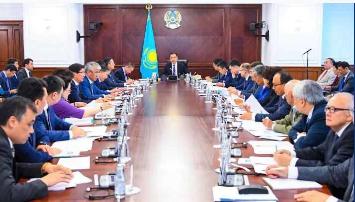 B. Saǵyntaev Qazaq tili álipbıin latyn grafıkasyna kóshirý jónindegi ulttyq komıssııanyń otyrysyn ótkizdi