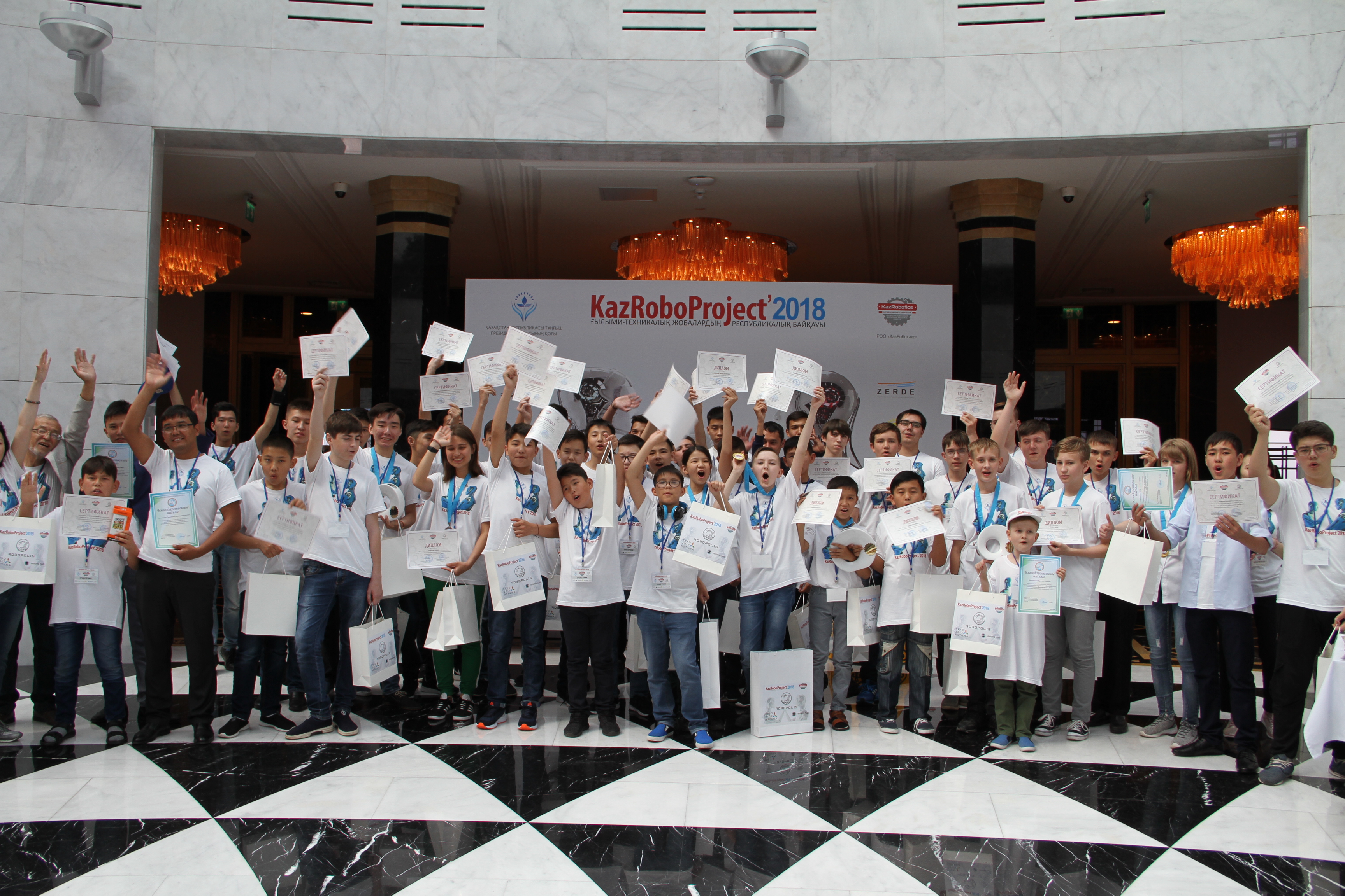 Astanada mını robottar baıqaýynyń fınaly ótti