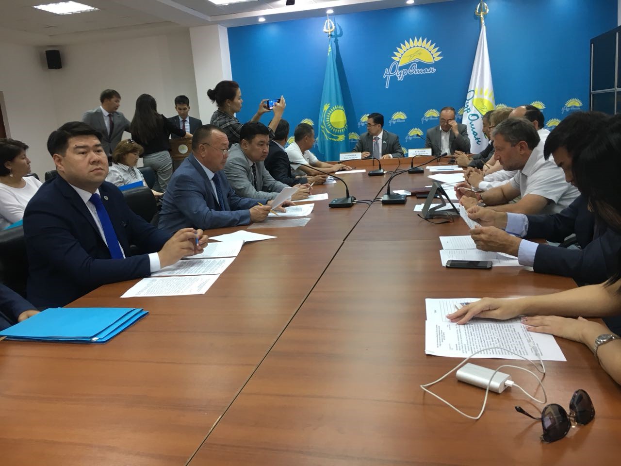 Mańǵystaý oblysynda «Nurly jer» jáne «Qoljetimdi baspana» boıynsha otyrys ótti