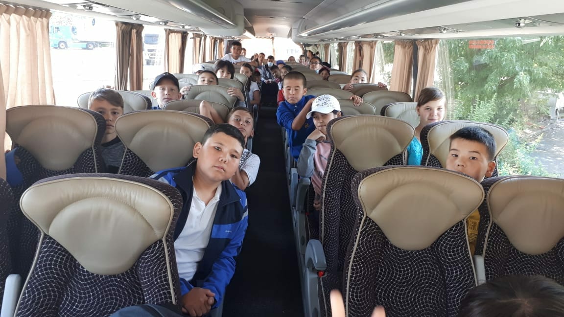 Atyraýlyq az qamtylǵan otbasylardyń balalary Italııaǵa attandy