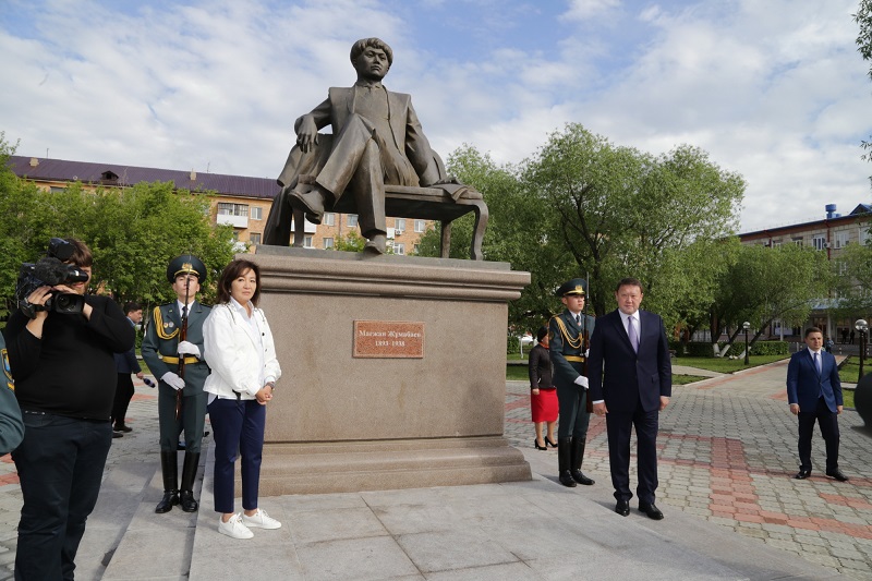 Maǵjannyń 125 jyldyq mereıtoıy halyqaralyq deńgeıde keńinen atap ótildi