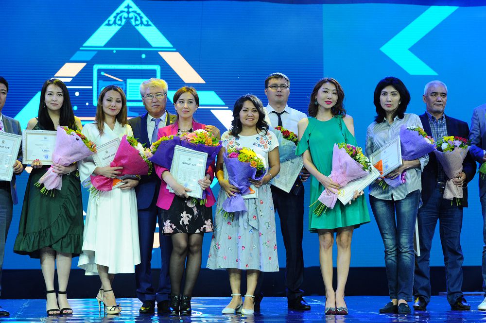 Úzdik jýrnalıster marapattaldy