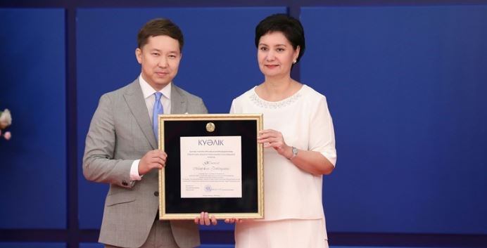 Gúlshara Ábdiqalyqova Elbasynyń BAQ salasyndaǵy syılyqtaryn tapsyrý rásimine qatysty