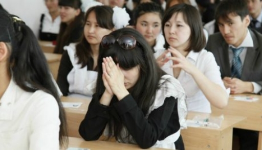 Elimizde UBT-ny aǵylshynsha tapsyrǵan jeti túlektiń úsheýi  – Qostanaıdan