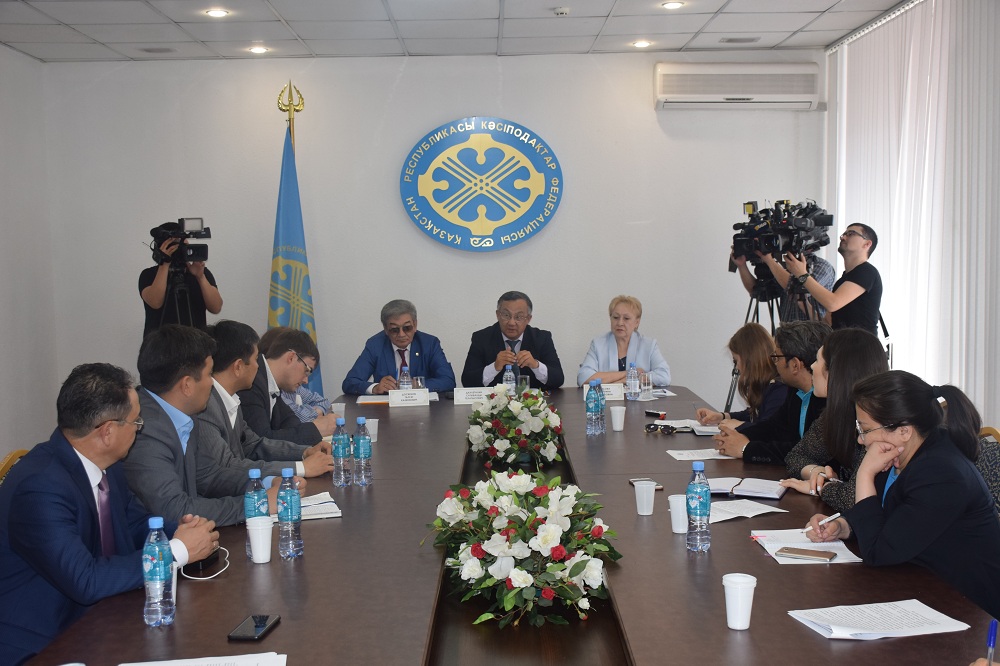 QRKF áleýmettik seriktesterimen birge respýblıkalyq aksııany bastady