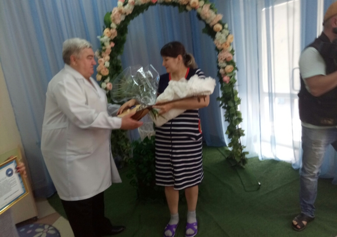 Qostanaıda 1 shildede týǵan nárestelerge dombyra syılandy