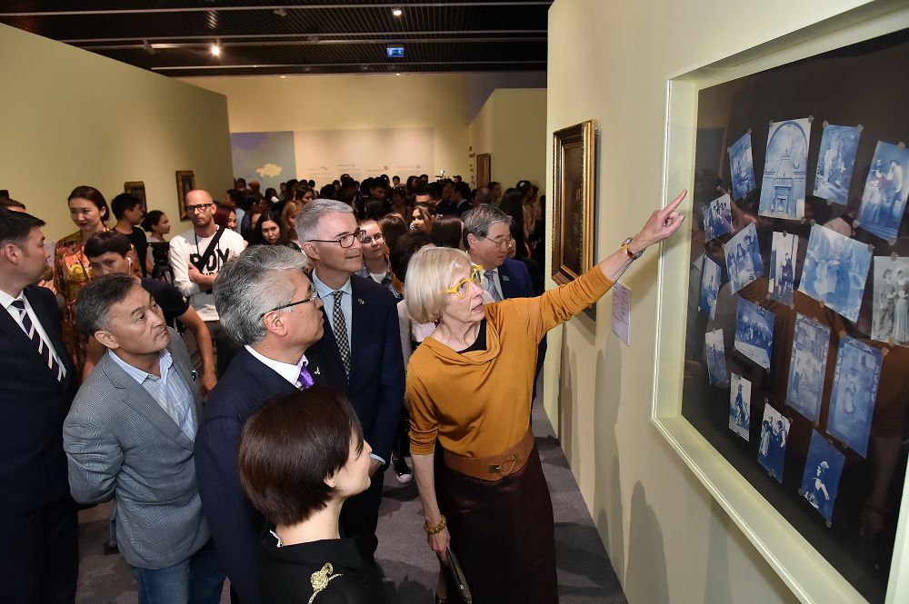 Qııal álemine jeteleıtin kartınalar