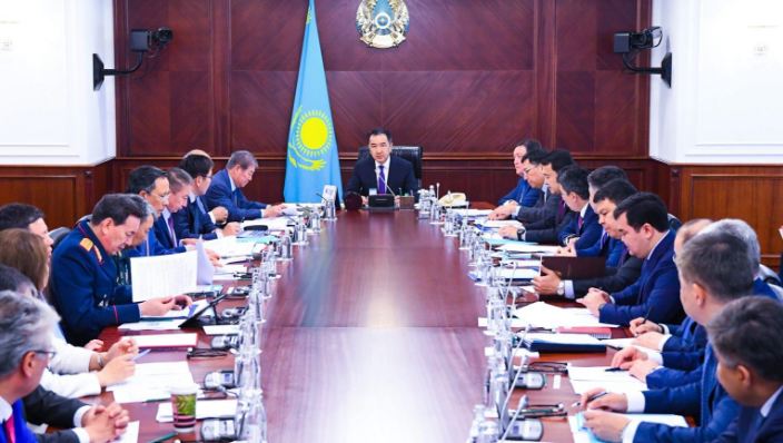 B. Saǵyntaev «Astana 20 jyl» mereıtoılyq medaldaryn tabystady