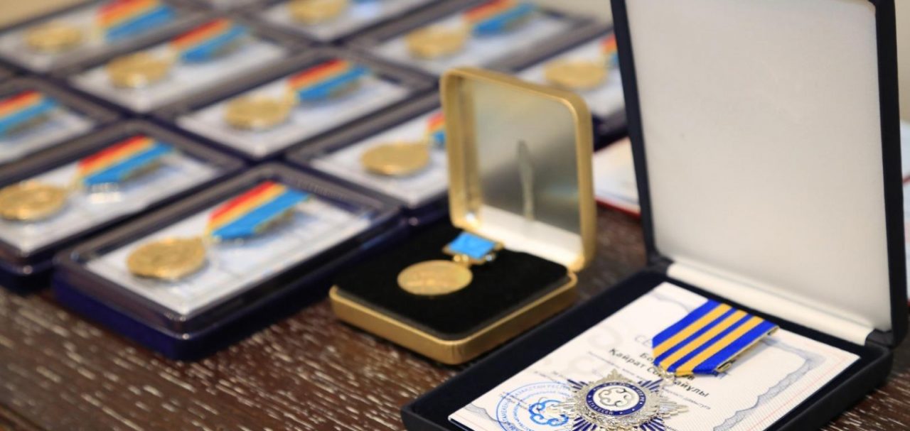 Úzdik úleske – úlken qurmet