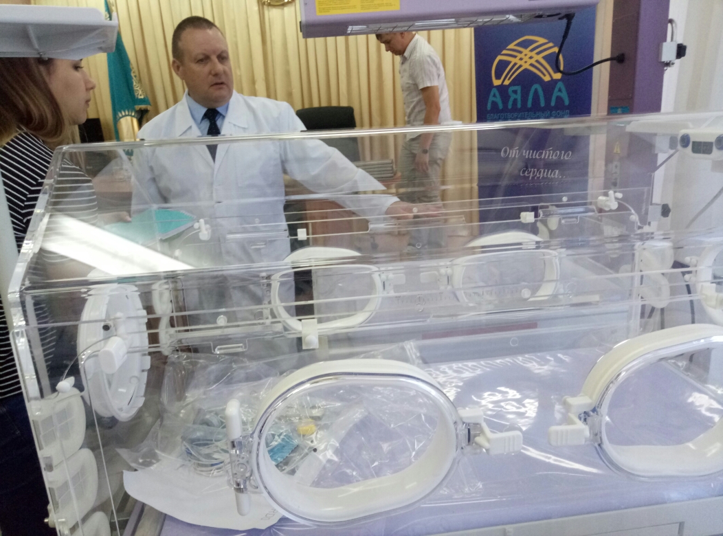 Qostanaıda «Aıala» qaıyrymdylyq qory oblystyq balalar aýrýhanasyna jabdyqtar syılady