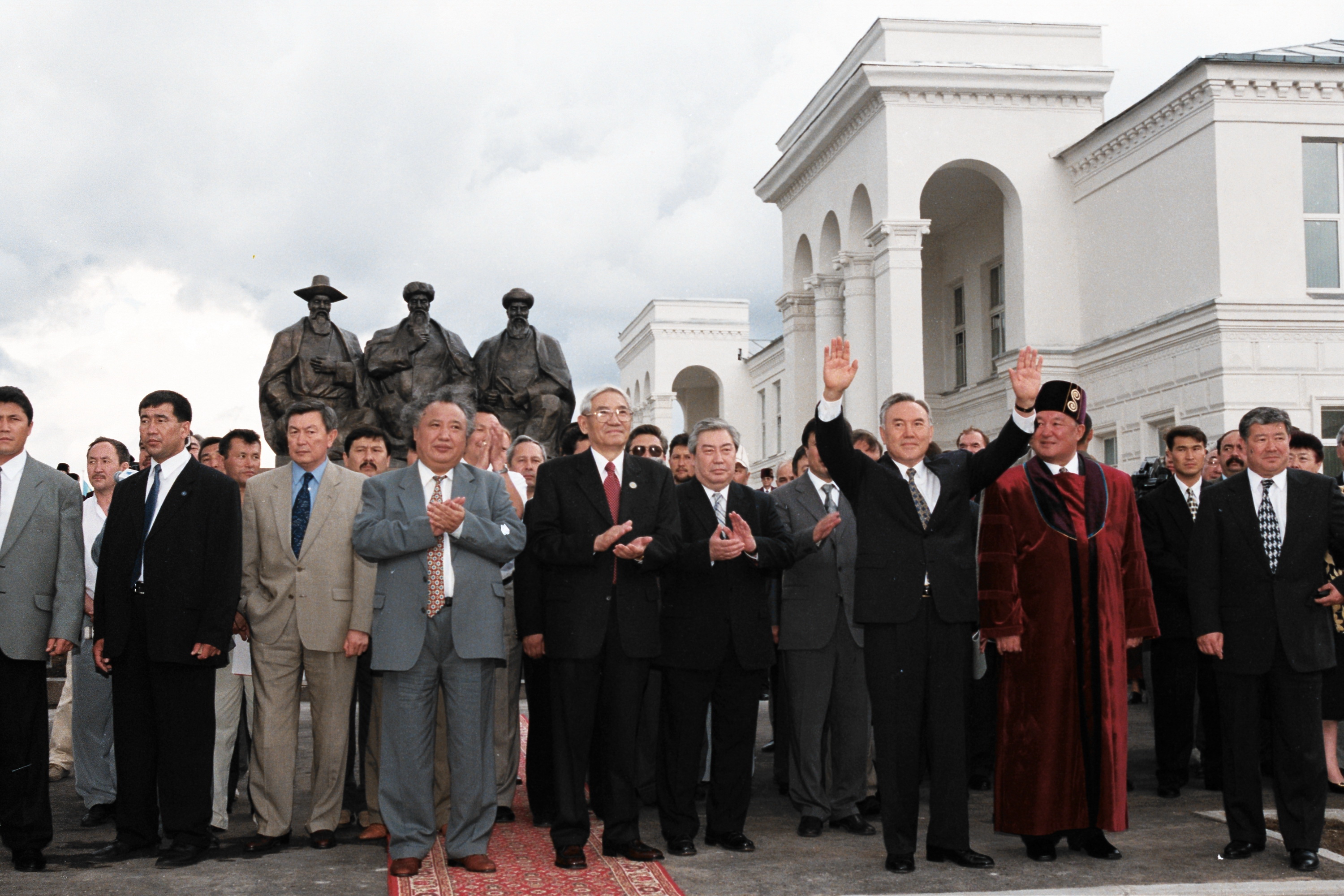 Mahmut Qasymbekov. Ortalyqqa ornyǵý