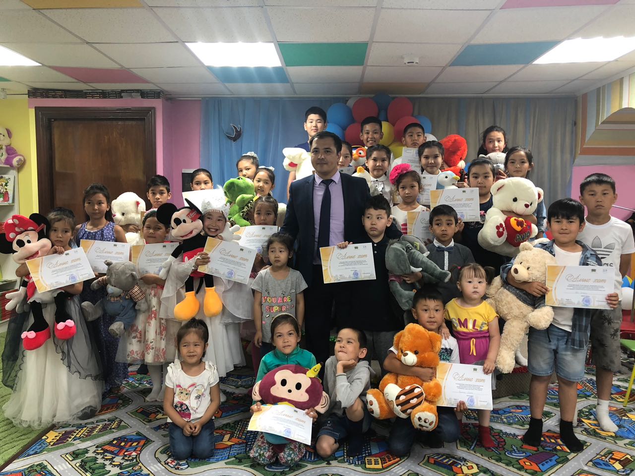 Top jarǵan toǵyzqumalaqshylar marapattaldy
