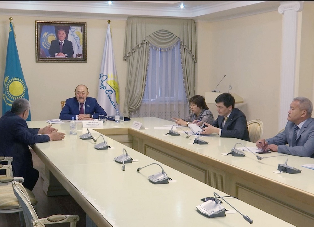 N.Nursıpatov «Nur Otan» partııasynyń Pavlodar oblystyq bólimshesinde azamattardy qabyldady