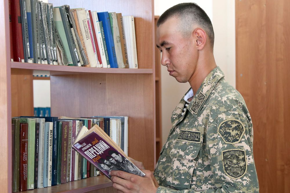 Qyzyq kitap sarbazdyń serigi