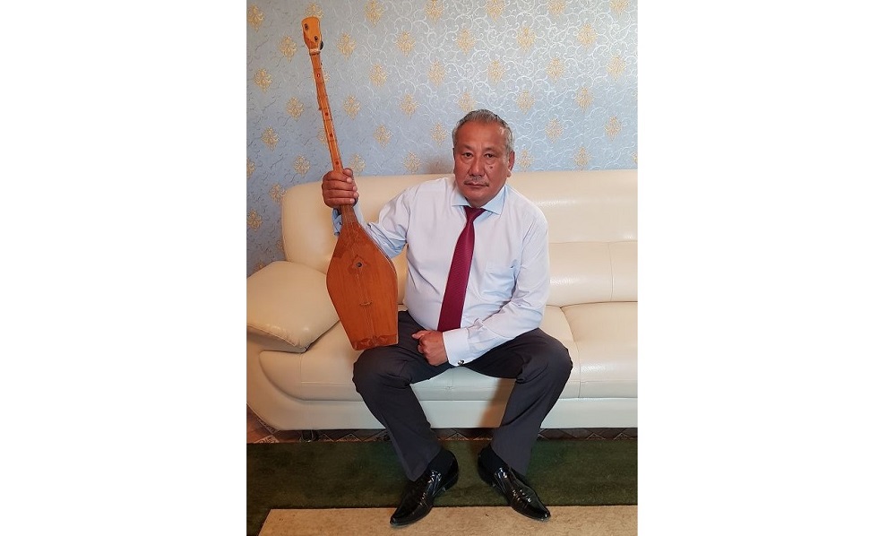 Aıtysker ustaǵan dombyra