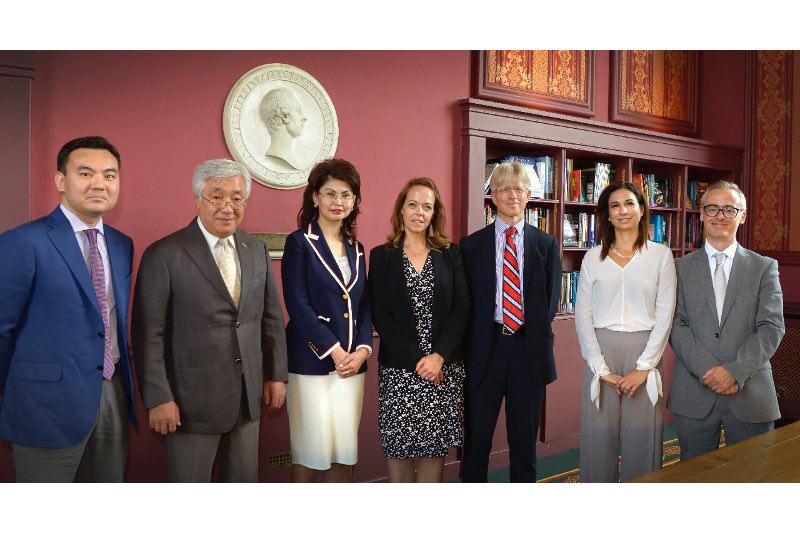 Ulybrıtanııada qazaq tiliniń antologııasy aǵylshyn tilinde shyǵady