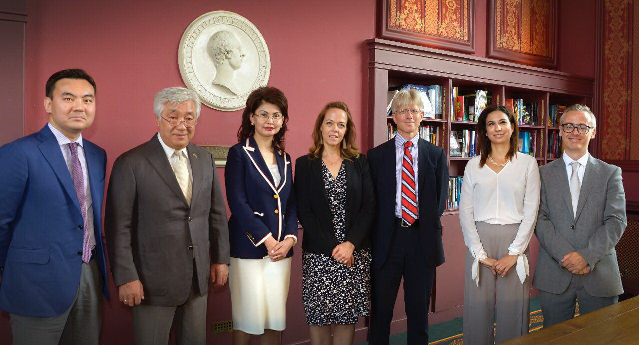 Kembrıdj ýnıversıteti qazaq ádebıetiniń antologııasyn aýdarady