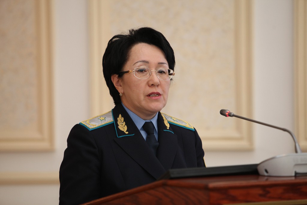 Erlan Saǵadıev Sáýle Aıtpaevany ÚEU ókilderimen tanystyrdy